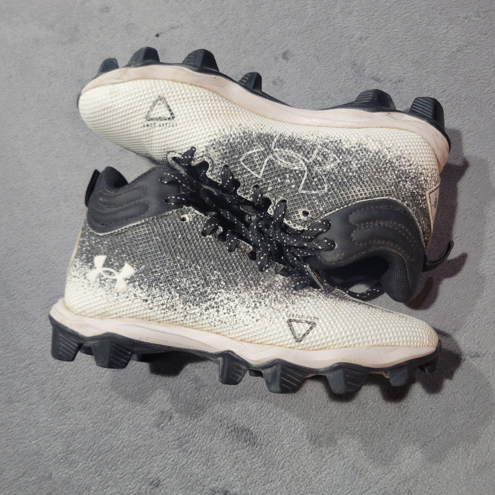 Under Armour Football Cleats Kids 2.5Y Black White Highlight RM JR Mid-Top‎